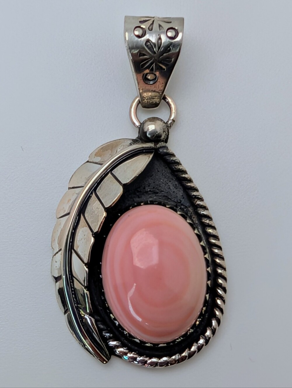 Pink Conch Oval Shadowbox Leaf Pendant S925 Sterling Silver